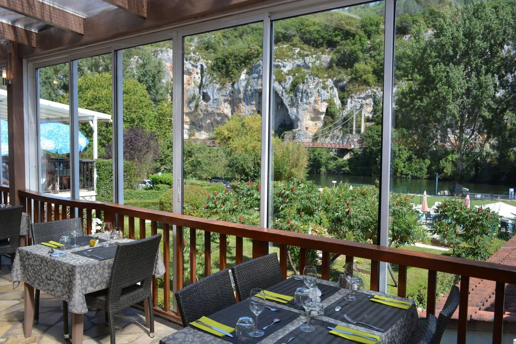 Hotel Restaurant Les Falaises Bouziès Exteriör bild