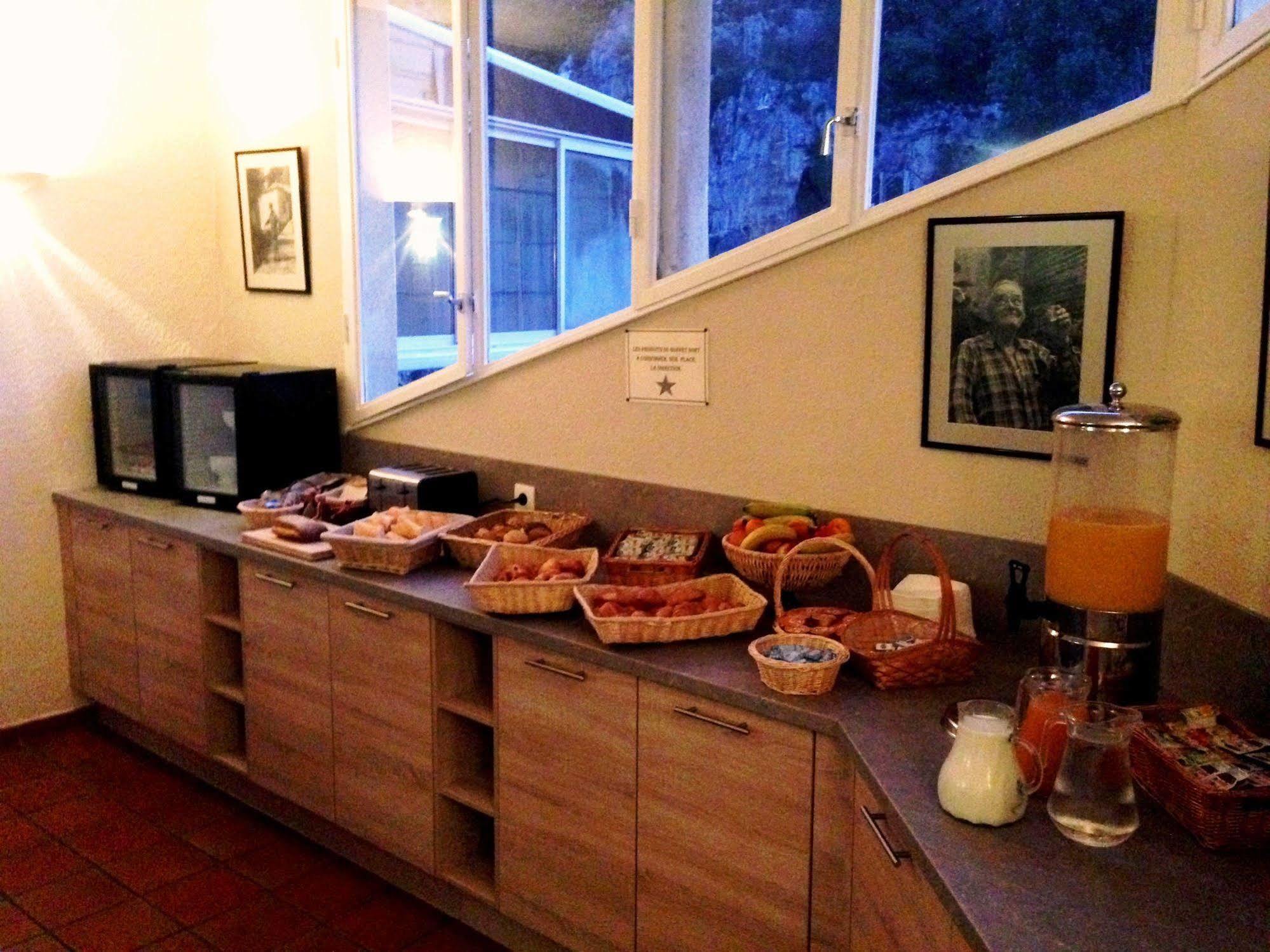 Hotel Restaurant Les Falaises Bouziès Exteriör bild