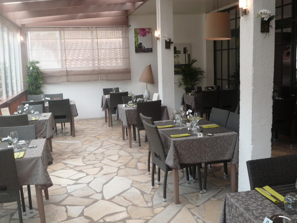 Hotel Restaurant Les Falaises Bouziès Exteriör bild